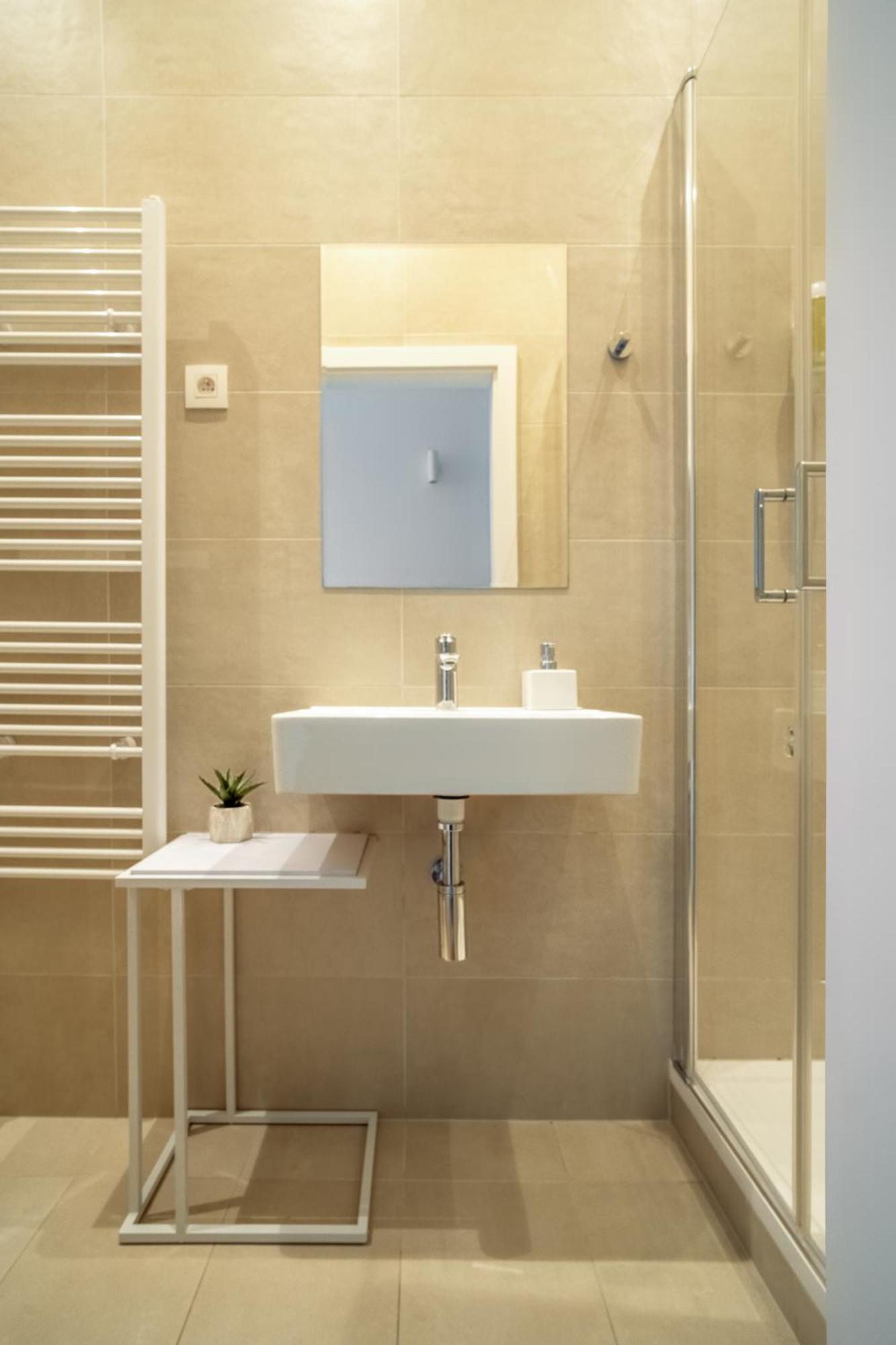 Apartment J3 *